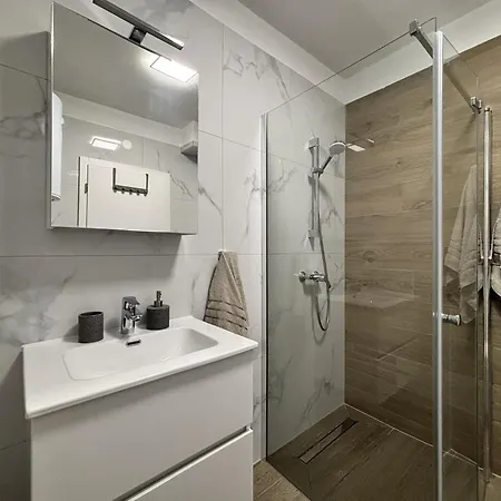 Lav- Newly, Modern Spot Daire *
