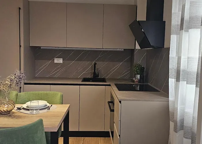 Lav- Newly, Modern Spot Daire